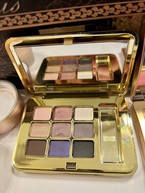 Elizabeth Arden Eyeshadow - missing brush